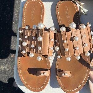 Pearl sandals size 8.5 torgies